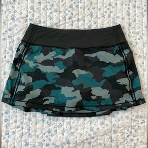 Lululemon Pace Rival Mid-Rise Skirt Size 4 Camo